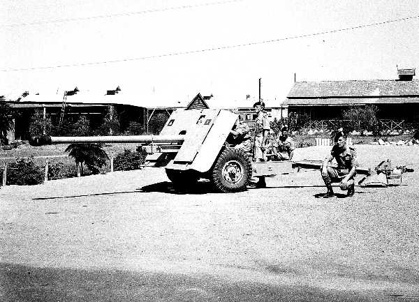  1LF  1951  Moascar Minden Camp Ismalia Anti Tank Pln  !7 Pdr820